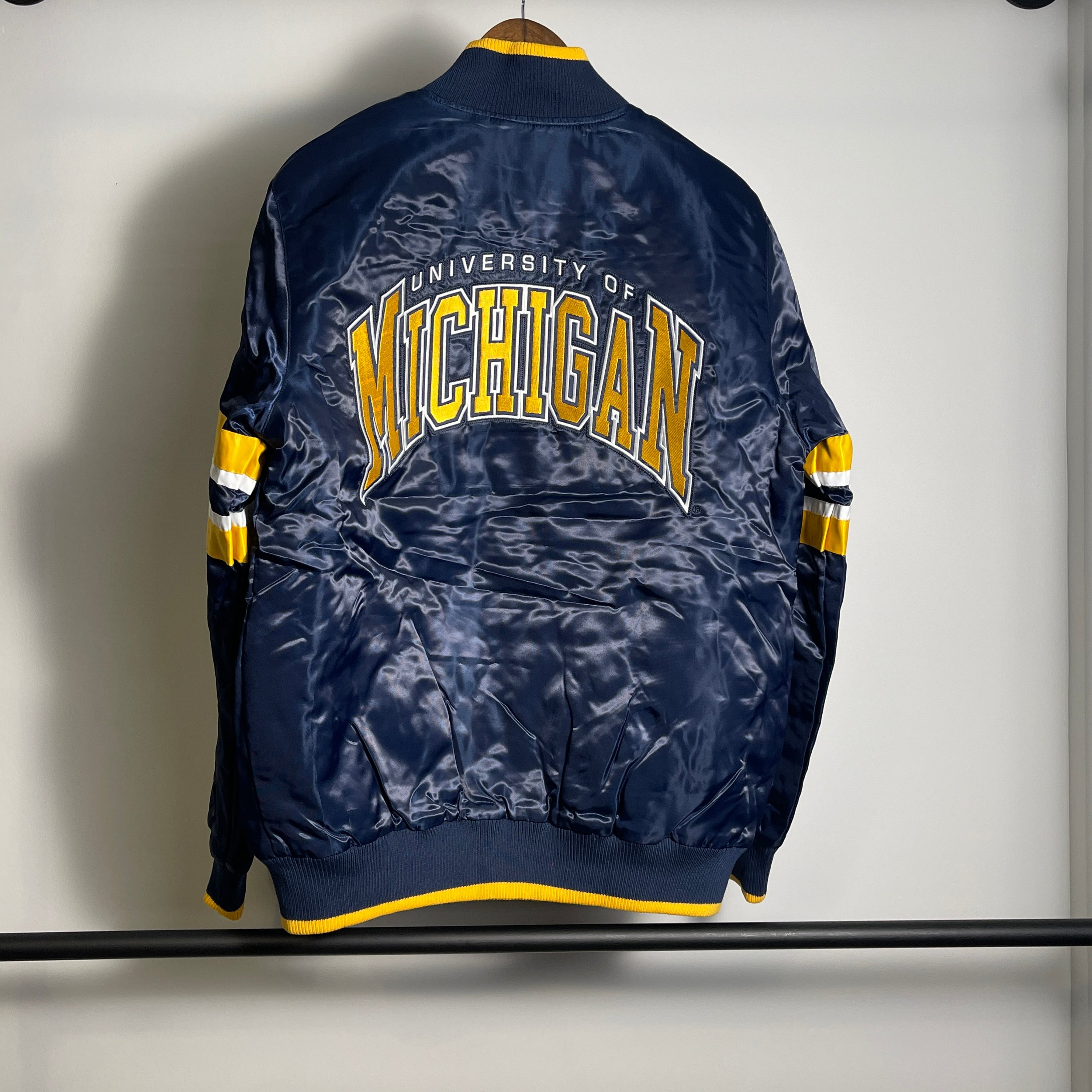 Starter NCAA Michigan Wolverines Jacket Size M