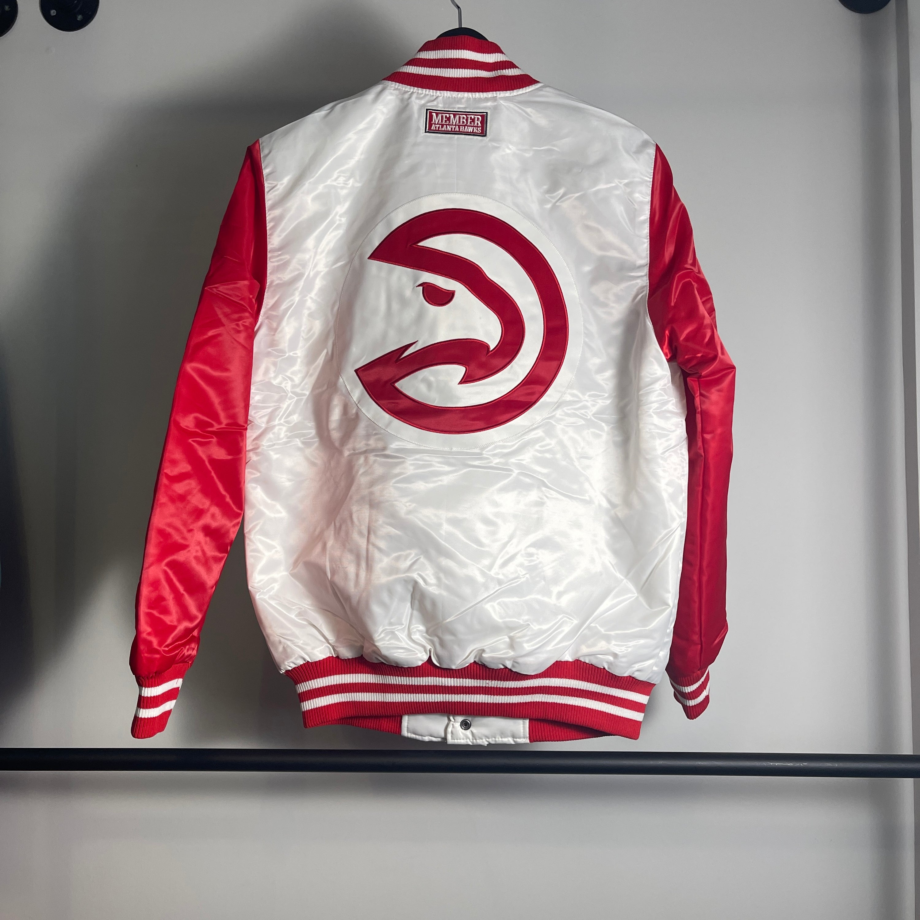 Men's Starter Black Label NBA Atlanta Hawks Satin Jacket Size M